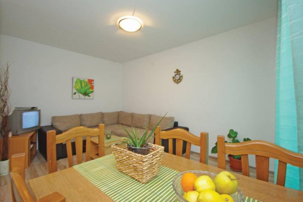 dining table, living room