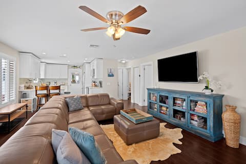 Top performing Airbnb: EAST BOCA RATON 1MILE TO BEACH! PRIVATE POOL HOME! in Boca Raton