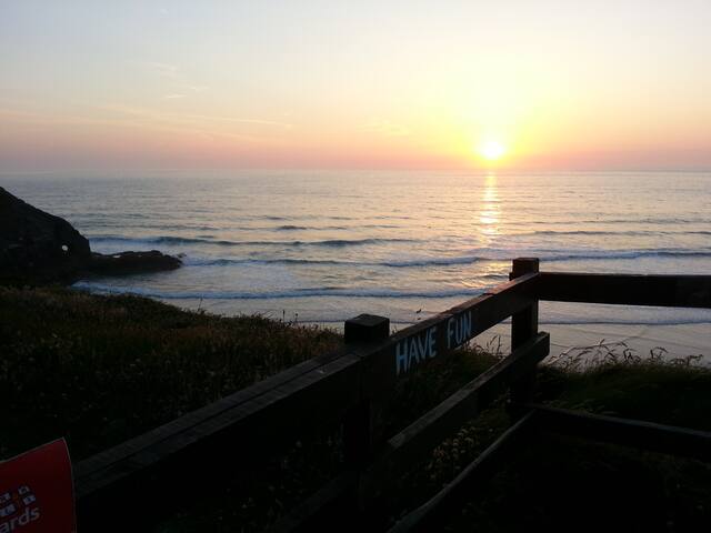 You'll be on the beach in 3 minutes!  Entire Flat!