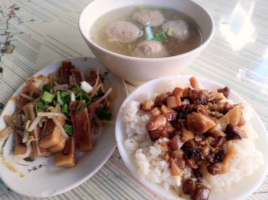 巷子口美味的卤肉饭,保证美味可口