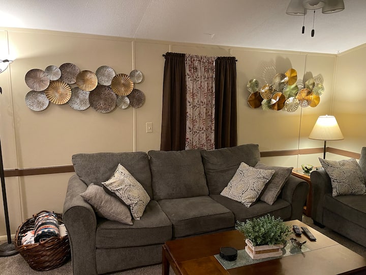 Cozy Getaway! 2 Queen Beds/2 twin fold-ups