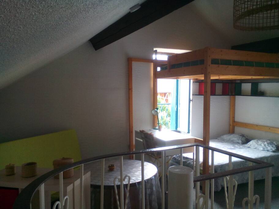 Lit 2 places, bureau et coin salon