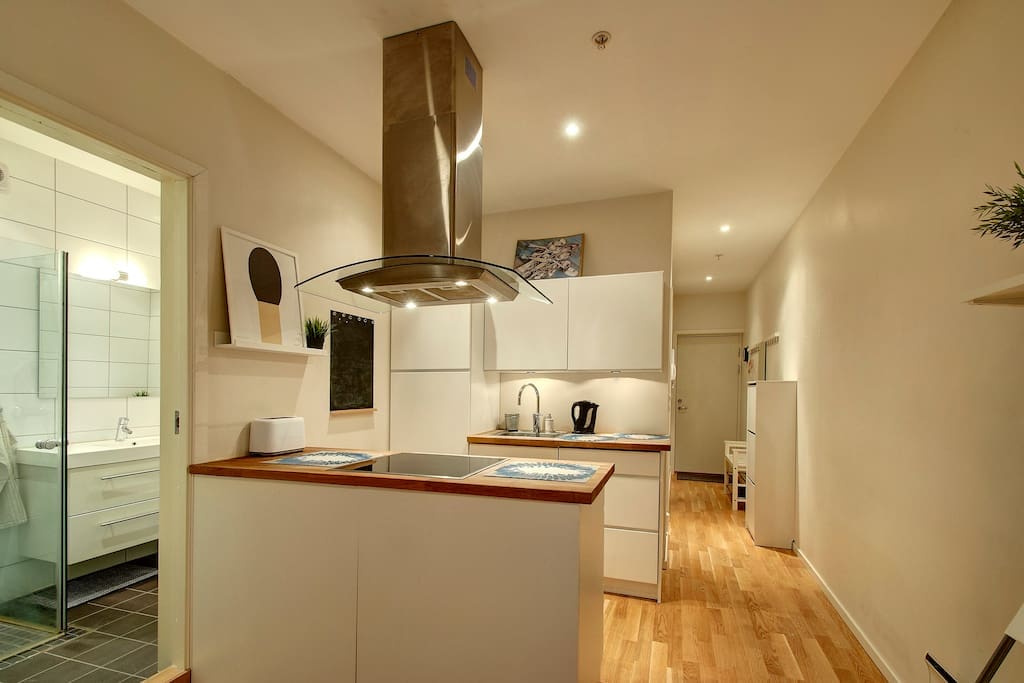 Bathroom, kitchen, entrance