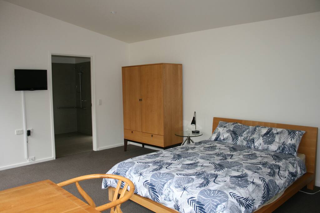 Studio Queen bed