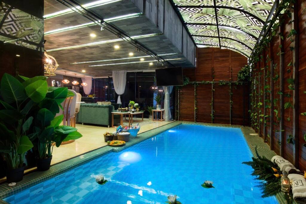 Pool:Jacuzzi area heated top temp 104 /30