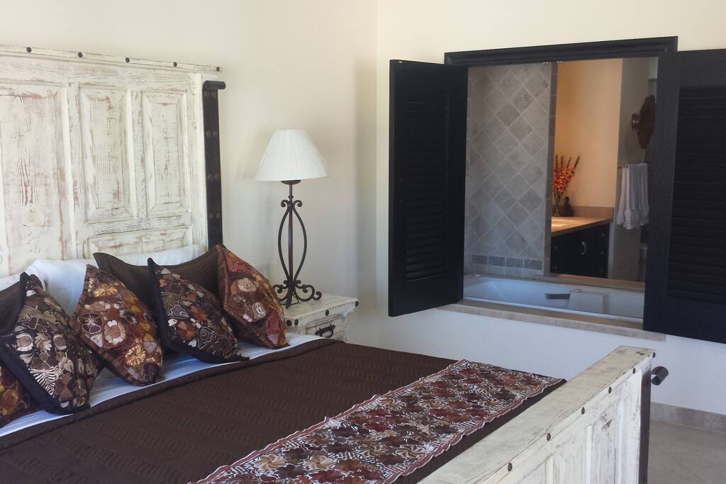 Master bedroom with Kingsize bed.