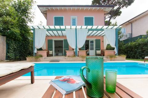 Villa Il Rifugio with private pool, near the beach