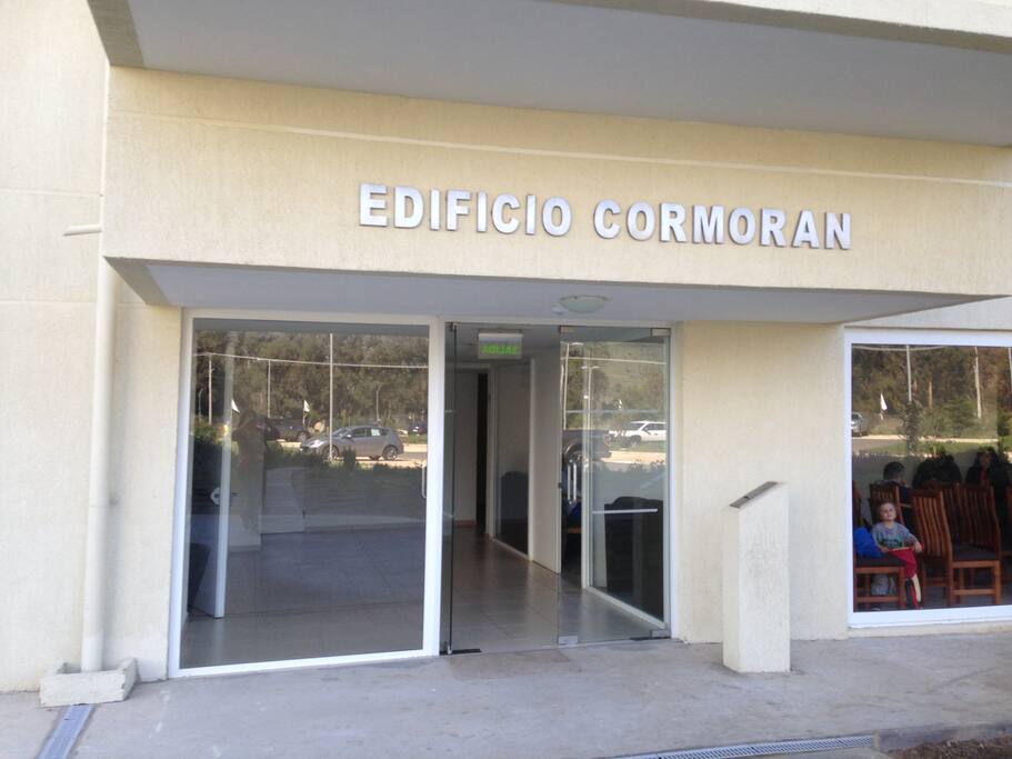 Acceso Principal Edificio Cormorán
