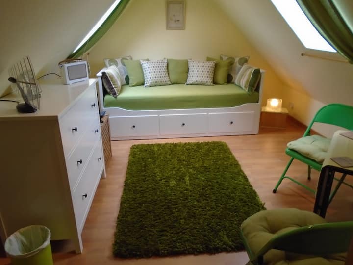 Cosy Double En-Suite + Bed/Sitting Room