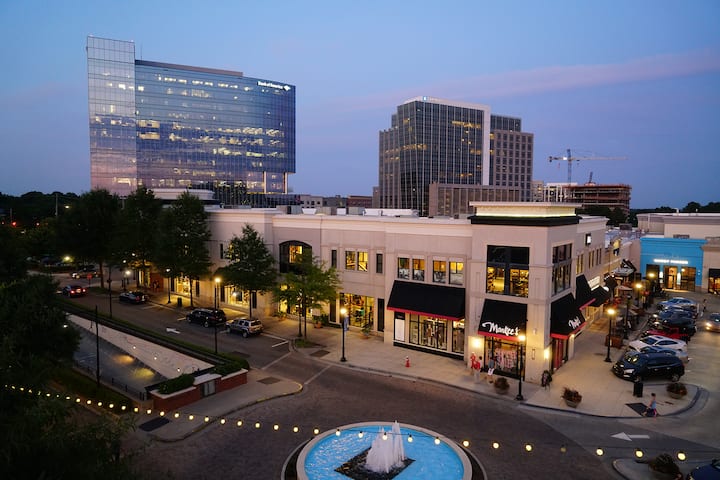 image of shopping center with buildings