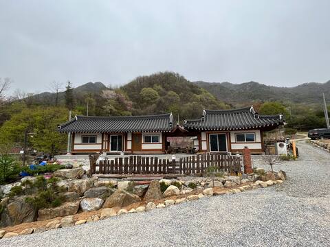 Cheongpungdang; Hanok Bed and Breakfast/Dog Friendly/Private House/Family Gathering