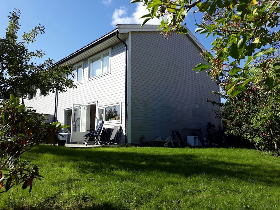Only available for women, couples and families. Large house near airport with 4 private rooms, one with balcony (1:4) and 3 with loft (2:4, 3:4, 4:4). You can freely use the garden and the terrace.