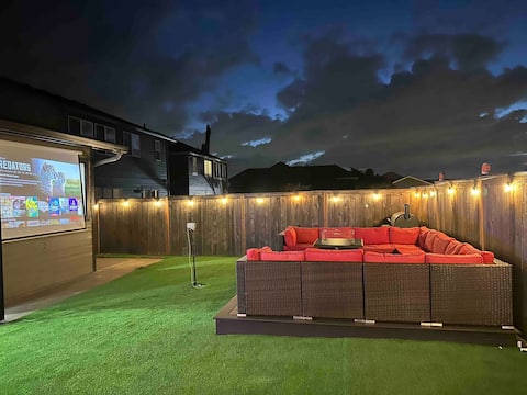 Mt Hood Luxury Home with Hot tub Game room & More
