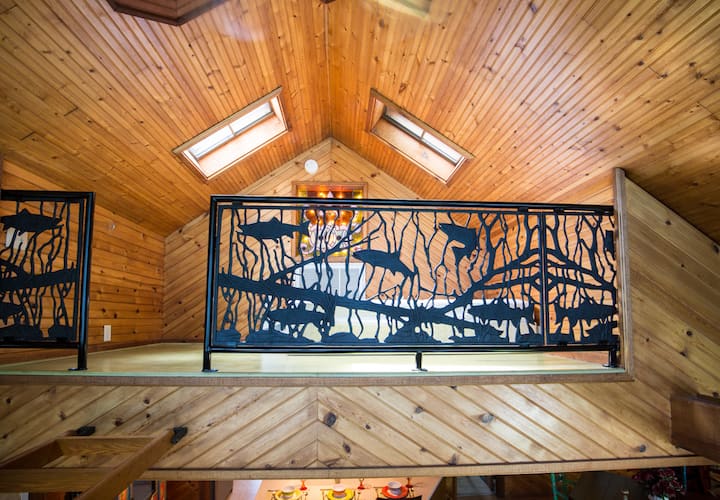 Loft has a deluxe inflatable queen mattress and bed linens for overflow sleeping.- a signed Loft  Agreement is required.). Not recommended for children under 10.