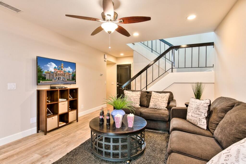 Two Sofas, Plenty of Room to Spread Out!