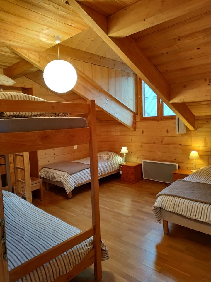 Dhoma e gjumit 3: Krevate marinari + 2 krevate tek