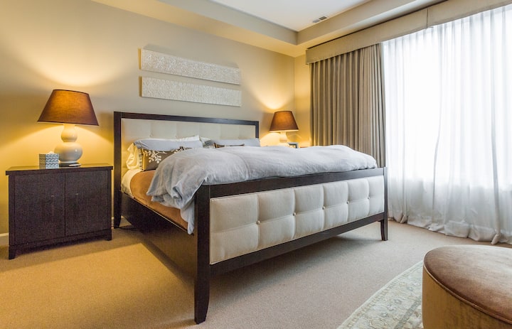 3rd Floor Master Bedroom - King Bed