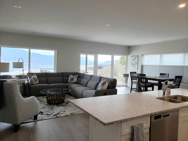 Airbnb Kaleden Vacation Rentals Places To Stay British