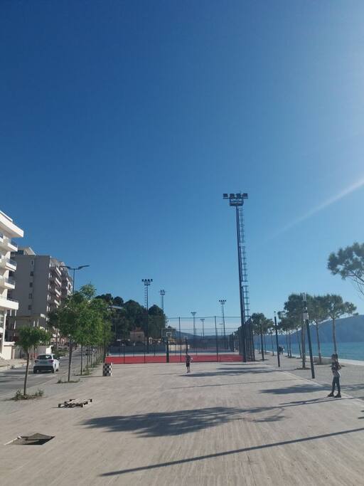2 min walk from Sea.