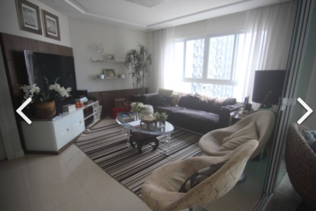 Sala de estar com tv