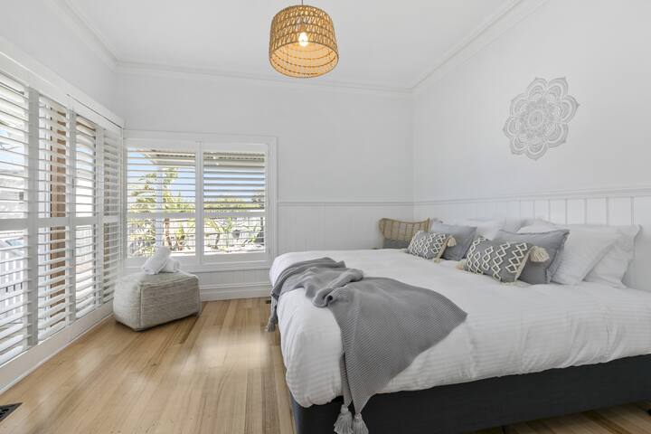 Summer House Retreat gallery image 5