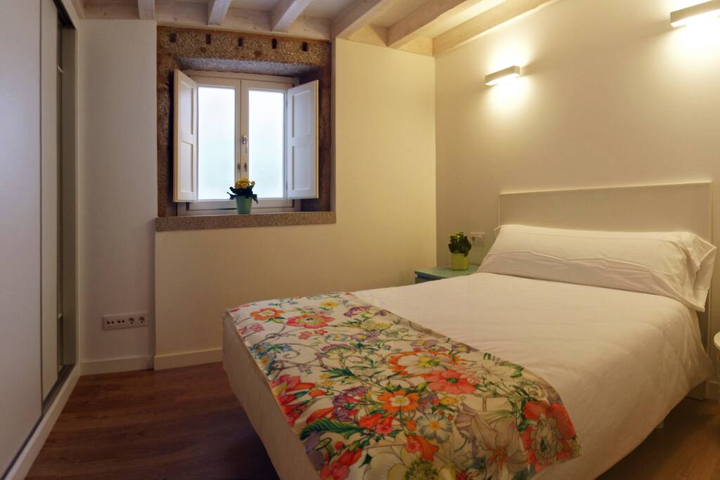 Double bed room
Habitación con cama doble