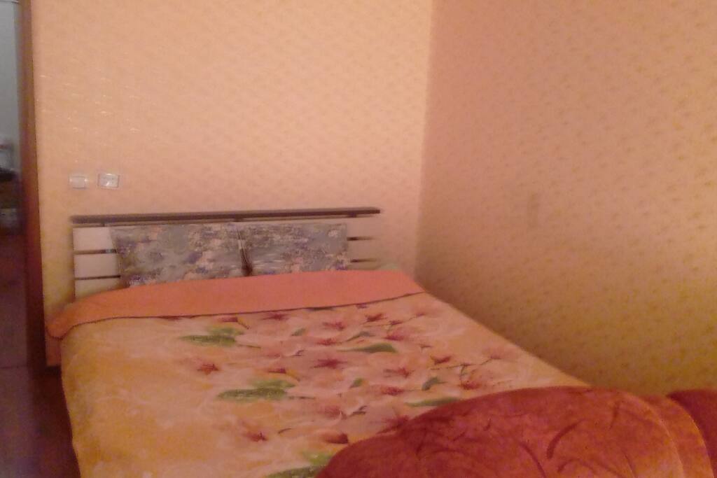 двухспальная кровать