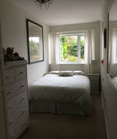 Cosy double room with private shower room