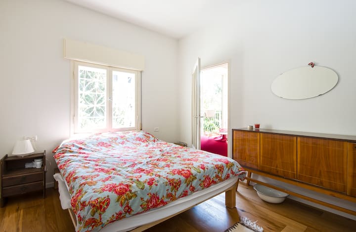 Dormitorio principal con una cama súper cómoda