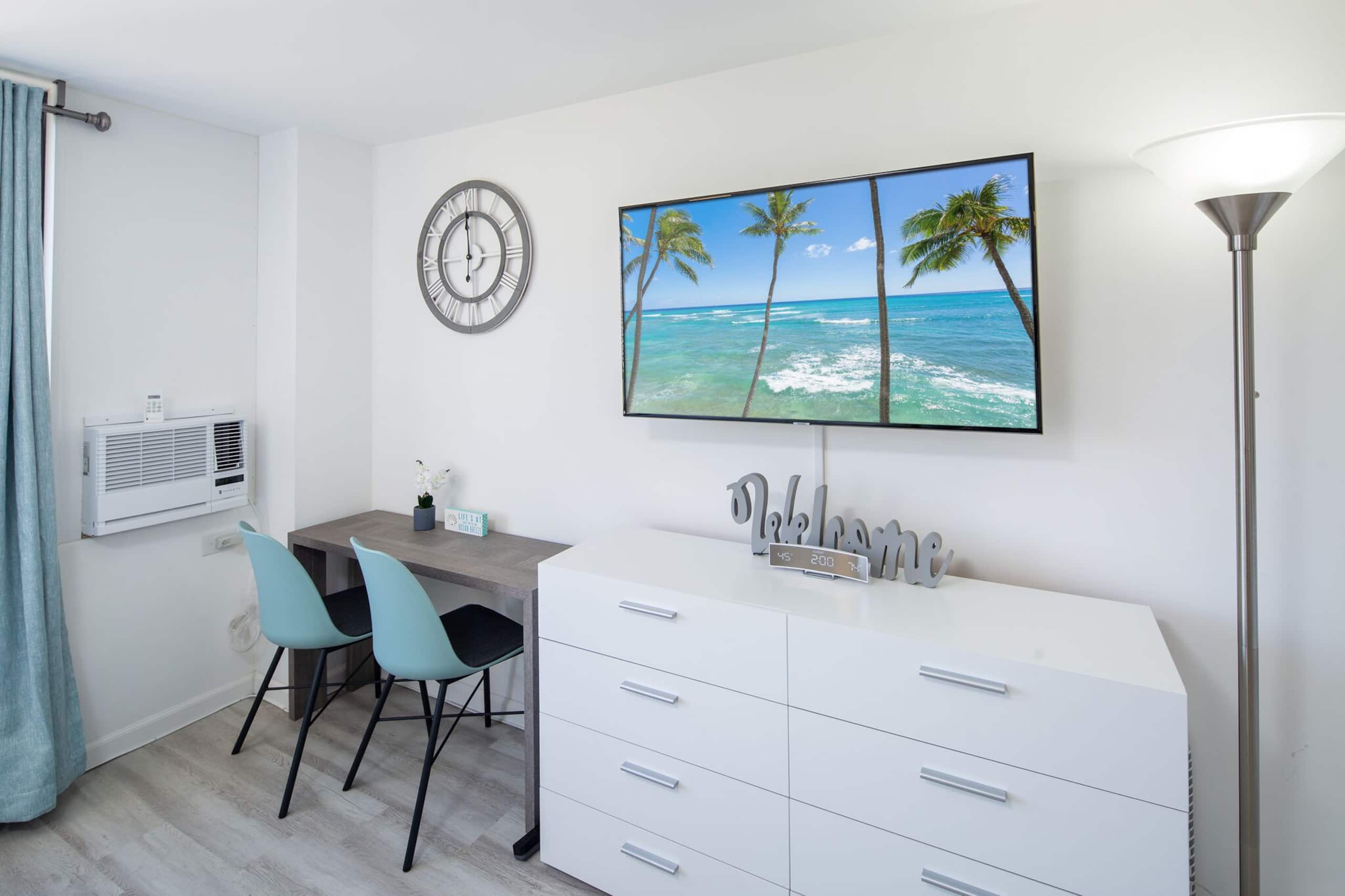 Condo in Honolulu · ★4.65 · Studio · 1 bed · 1 private bath - Image 6