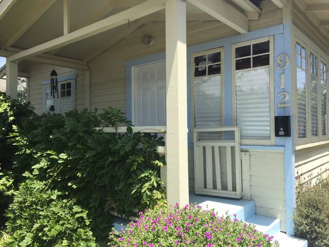 THE HOWLAND HOUSE: Your own house in Venice Beach! gallery image 2