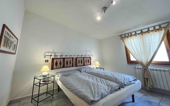 سرير مزدوج مع مكيف هواء، الطابق الأول