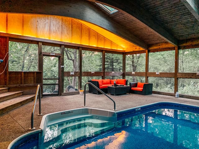 Twin Cities Oasis★Pool★Sauna ★7Beds 5Acres★Firepit