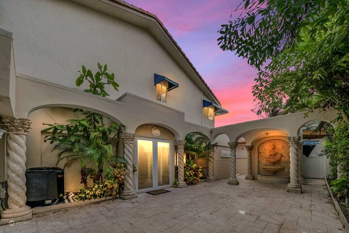 Oceana Blue / Beach Front / Pool / Bar / Relax gallery image 5