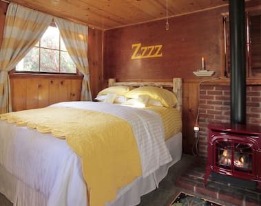 Best loved romantic cabin in town!