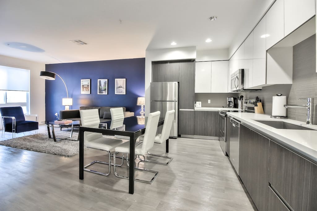 Beautiful & Spacious Living Area to Feel at Home - 48" Tv + WiFi + Bluetooth Sound