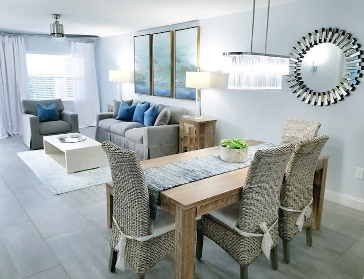 Newly Renovated* Townhome In Prime Location - Sarasota, FL