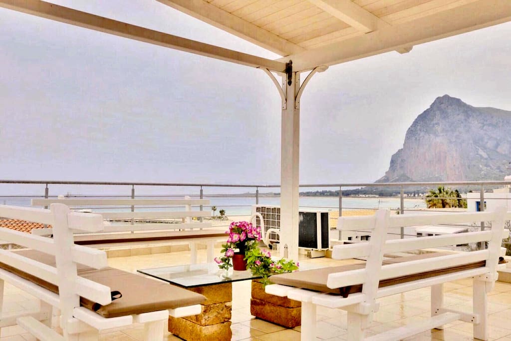 Solarium con vista panoramica sulla spiaggia