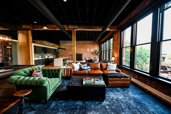 Luxury Loft w/ City View – 1 block from Broadway gallery image 5