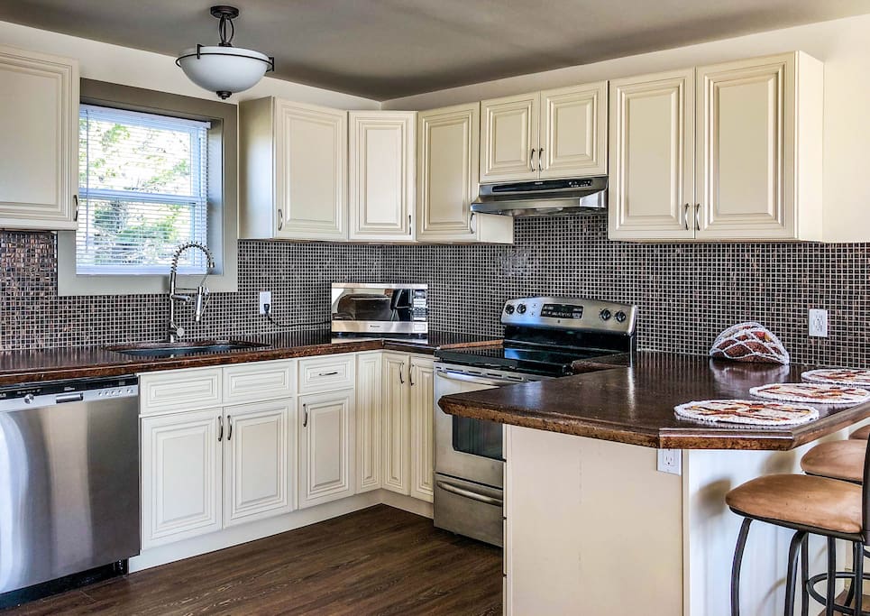 Large Kitchen with Dining nook