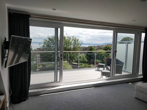 Kinghorn View Apartment - with Balcony