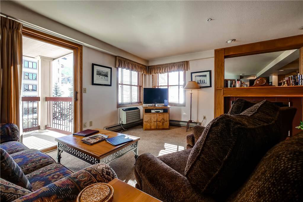 Couch,Furniture,Indoors,Room,Living Room