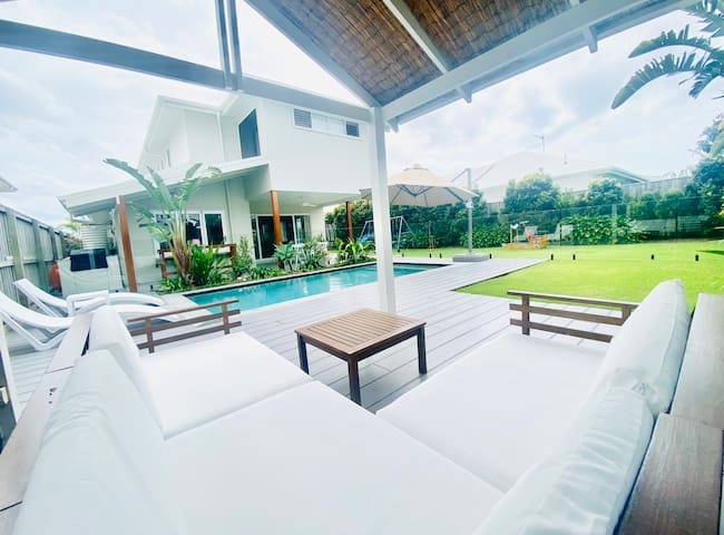 The White House- Beachside Casuarina gallery image 3