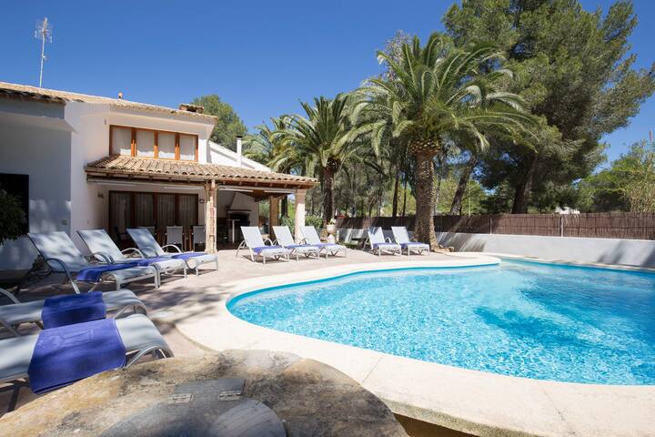 VILLA BORRAS, 5 bedrooms, 400mts from the beach. gallery image 4