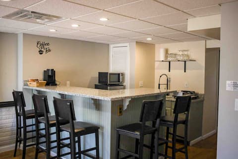Robin's Roost - Basement unit- private yard!