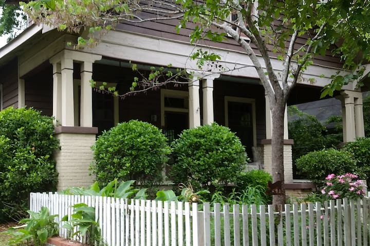 Kat's Kottage, minutes to Downtown and Riverfront!
