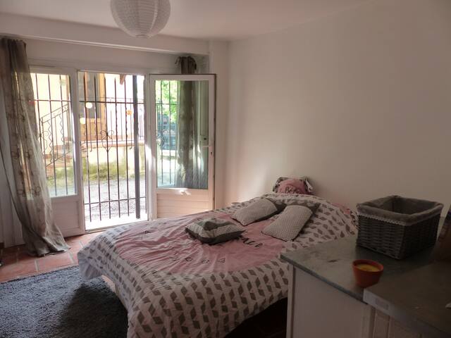Studio in the heart of a Provencal village