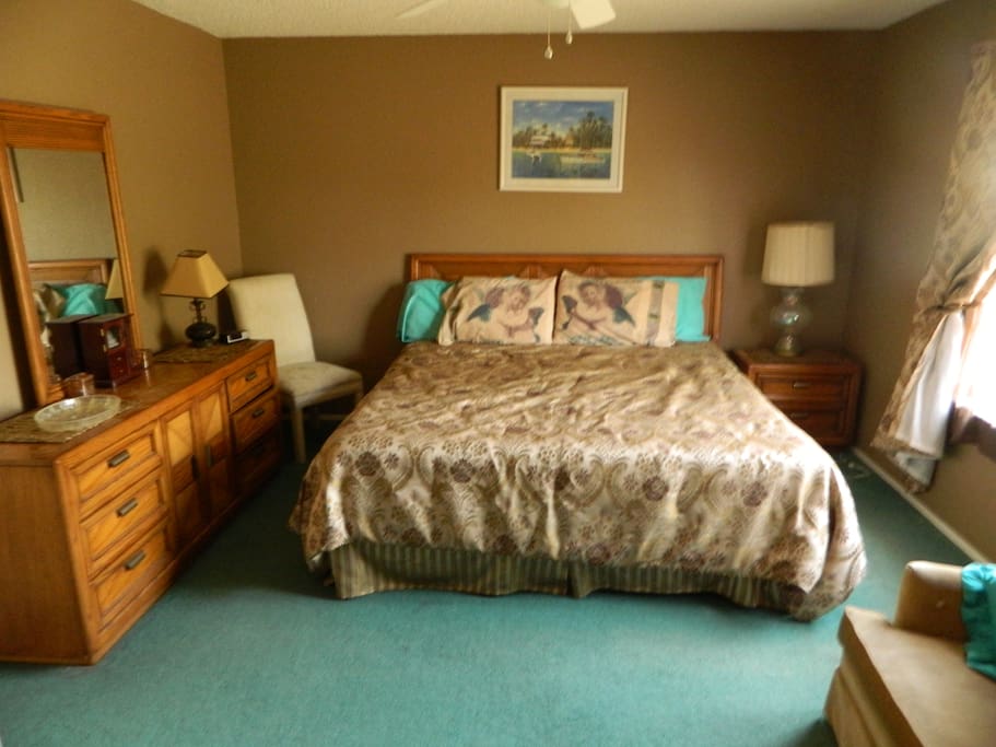 Master bedroom, King Size bed