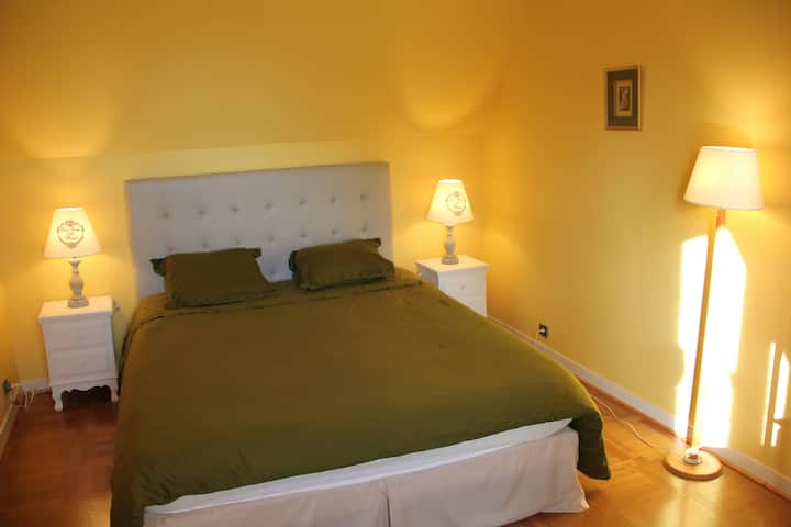 Chambre 2 / საძინებელი 2