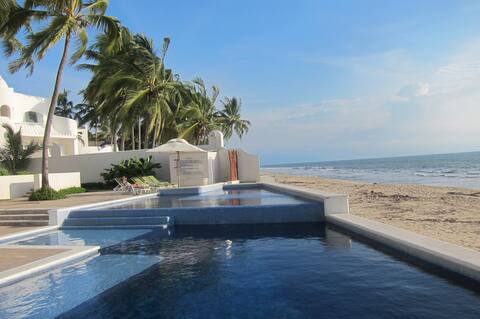BeachFront Villa, 3 BR, 3.5 BA, Sleeps 9, N. VTA